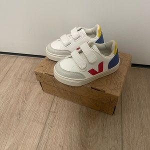Veja Toddler Sneakers brand new . Size 7